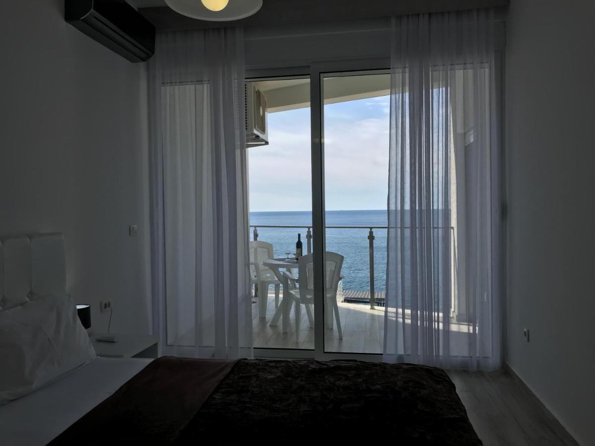 Апартаменты First Line Of The Sea 1 Добра-Вода Экстерьер фото